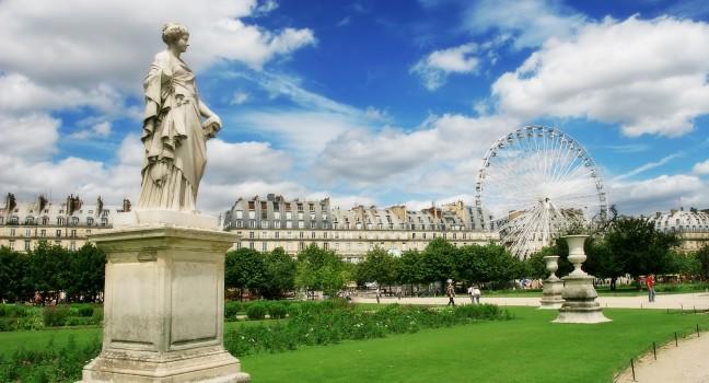 Book reviews sites to see in paris